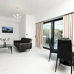 Rans Luxury & In Corfu With Swimming Pool