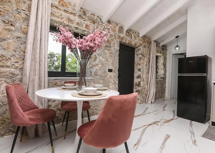 Rans Luxury & In Corfu With Swimming Pool * 고우비아