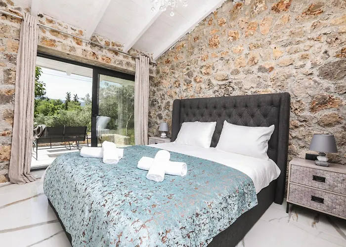 Rans Luxury & In Corfu With Swimming Pool 고우비아