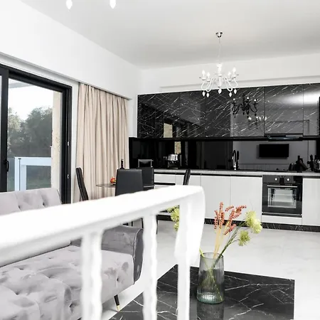 Rans Luxury & In Corfu With Swimming Pool Γουβιά