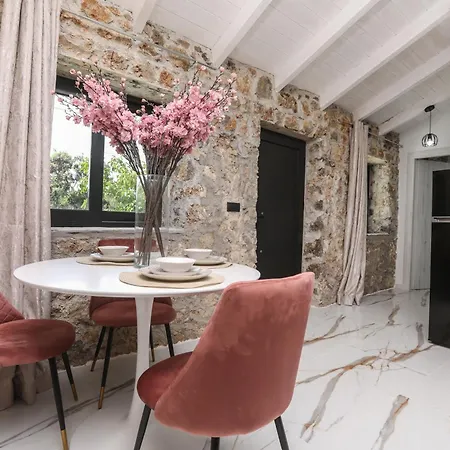 Rans Luxury & In Corfu With Swimming Pool * Гоувия