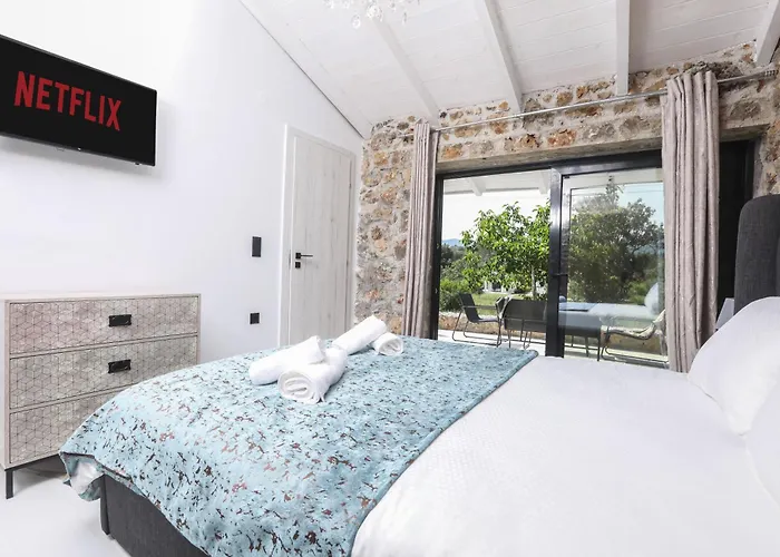 Rans Luxury & In Corfu With Swimming Pool