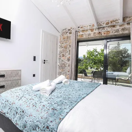 Rans Luxury & In Corfu With Swimming Pool